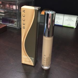 Becca ultimate coverage concealer